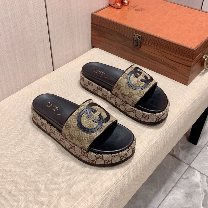 G*u*i slippers